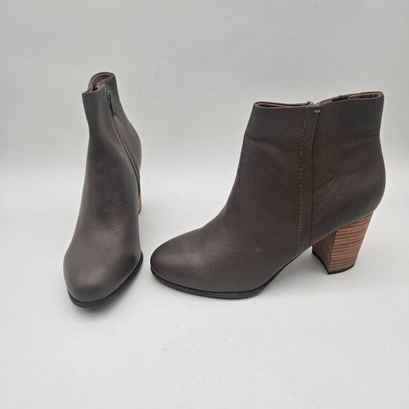 Vionic Kennedy Oyster Gray Leather Ankle Boot Block Heel Womens Sz 8.5 NEW - Picture 1 of 7